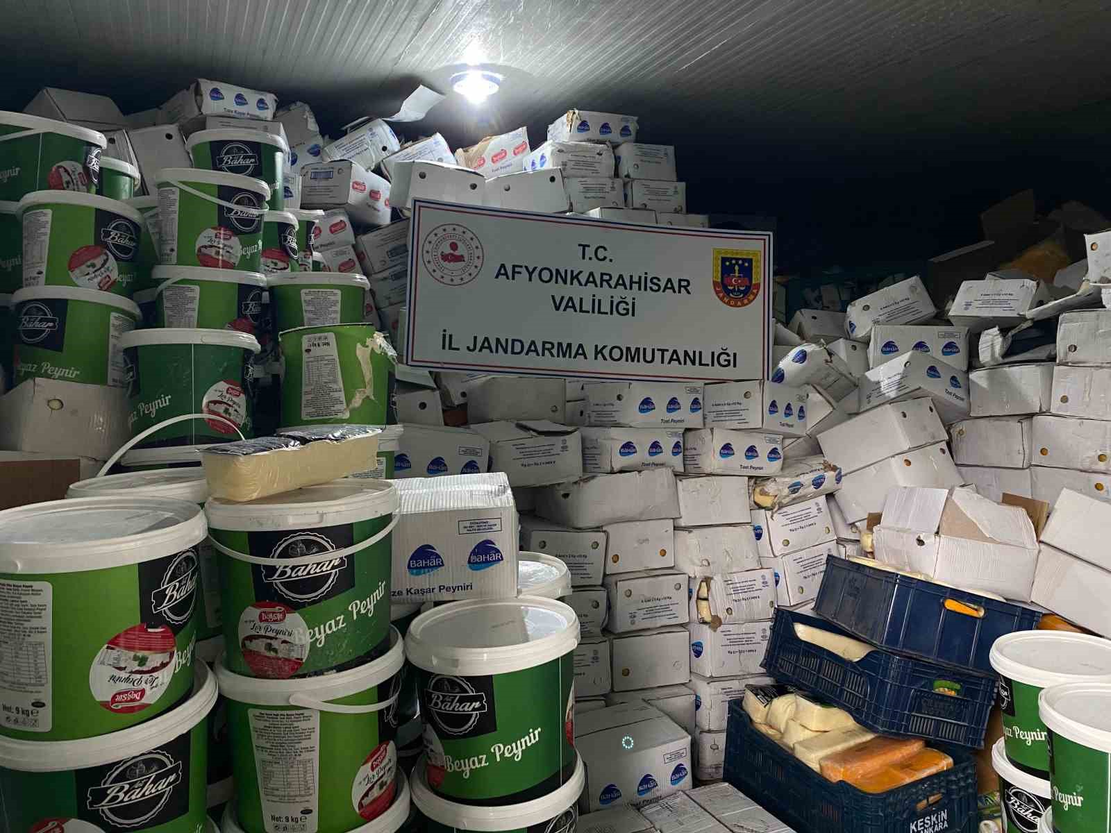 Jandarma 30 ton taklit &uuml;retim kaşar ve beyaz peynir ele ge&ccedil;irdi
