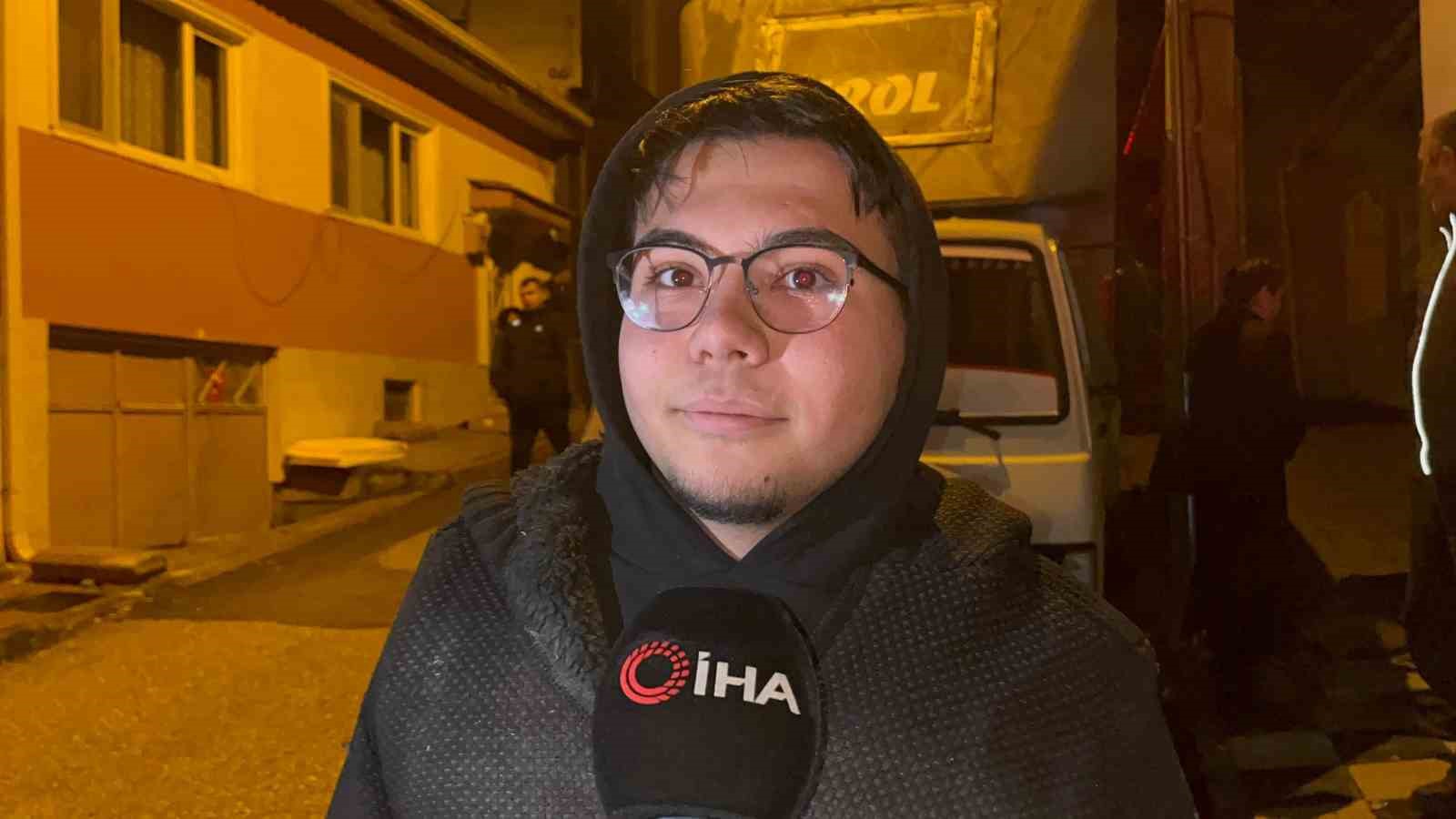 &Ccedil;atıyı yakıp aşağıya atlayan adam ağır yaralandı, beslediği 10 kuş yangında telef oldu
