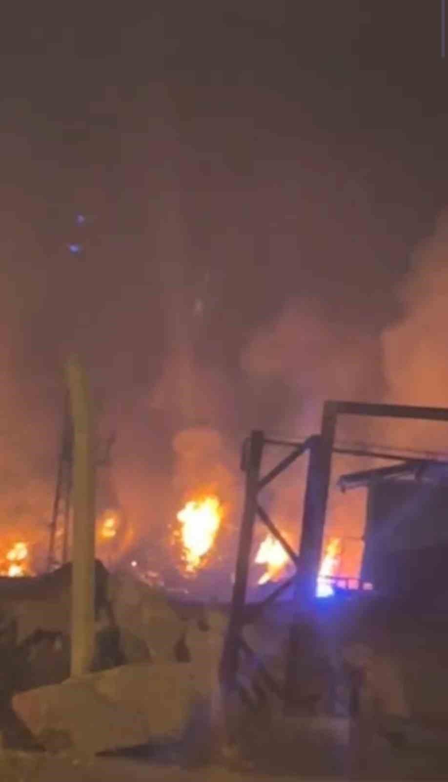 &Ccedil;&ouml;pl&uuml;k alanda yangın &ccedil;ıktı
