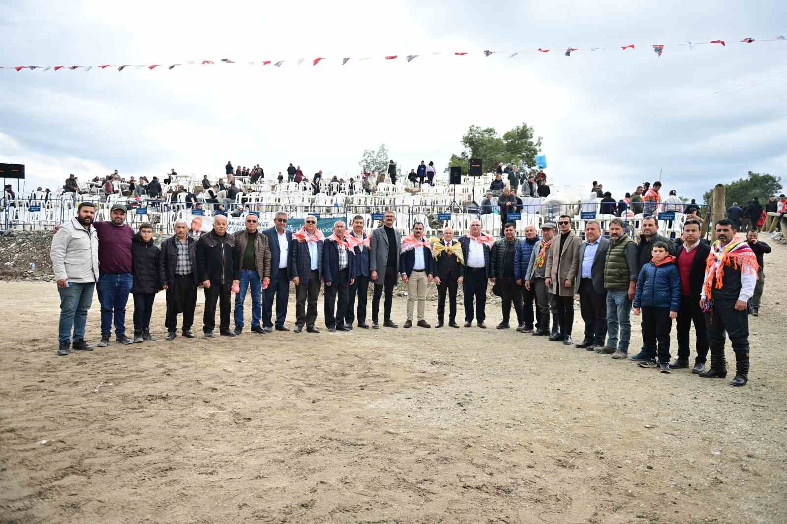 Kumluca’da Geleneksel Deve Gösterisi nefes kesti