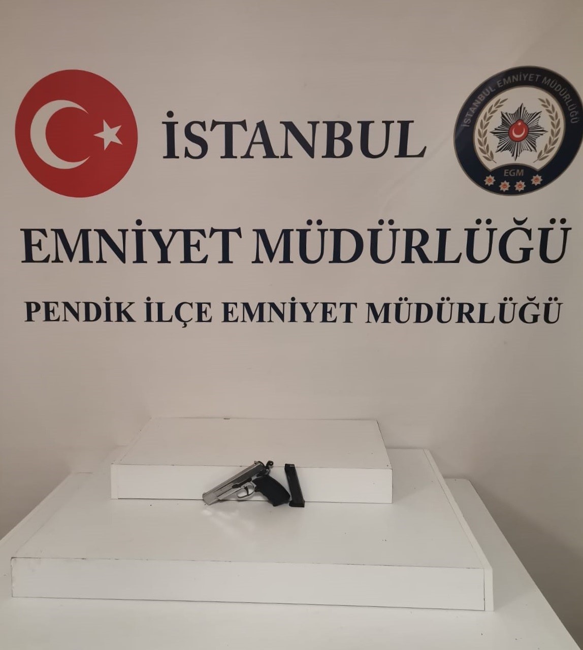 Pendik’te araç içerisinden silahla ateş eden şüpheli yakalandı