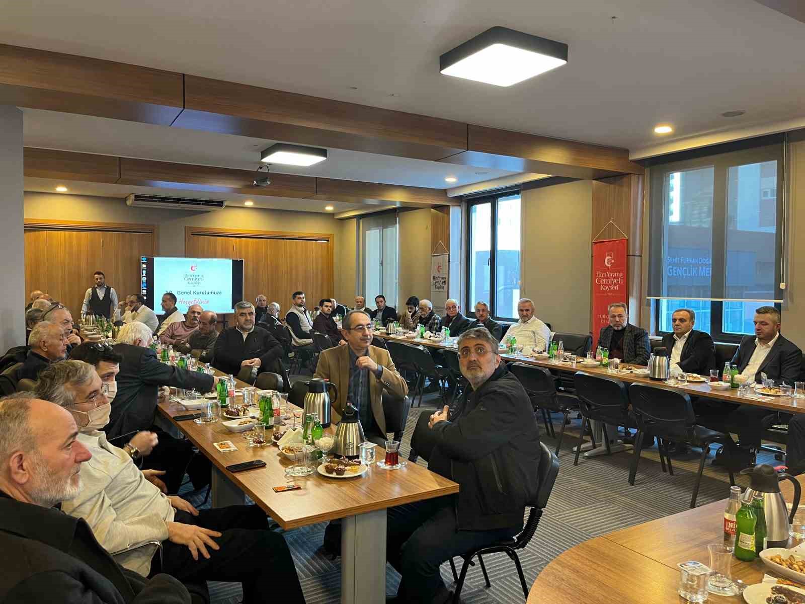 İlim Yayma Cemiyeti’nde Oğuz Memiş güven tazeledi