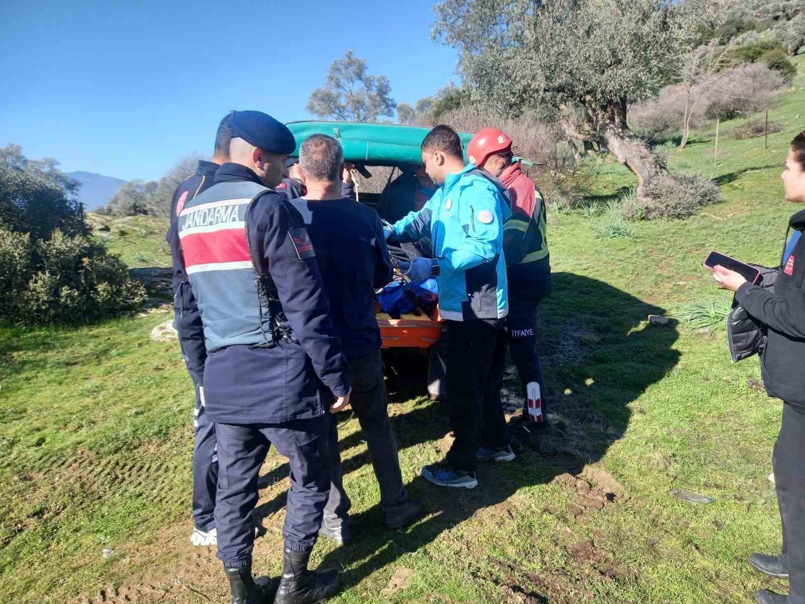 Taş duvardan düşen şahsı jandarma ekipleri ambulansa yetiştirdi