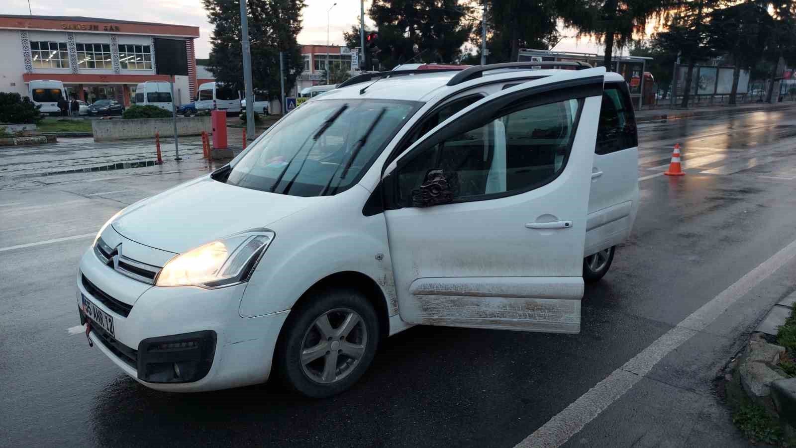Çaldığı araçla kaçan hırsız, polisin film gibi kovalamacası sonucu yakalandı