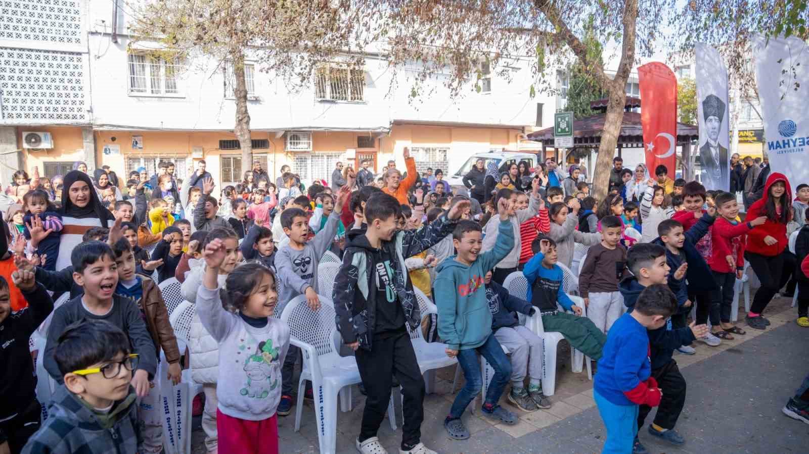 Seyhan&rsquo;da sokakta tiyatro
