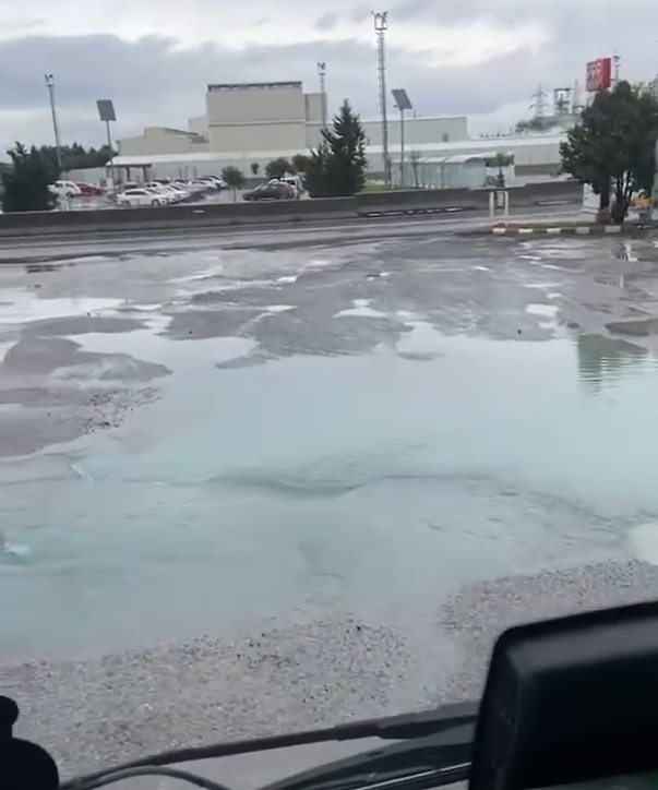 Yalova’da rögardan taşan mavi renkli su gıda boyası çıktı
