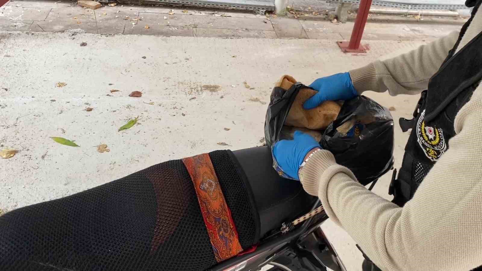 Ekmek arasında uyuşturucuyla yakalandı, “Ağrı kesici hap sanıyordum” dedi