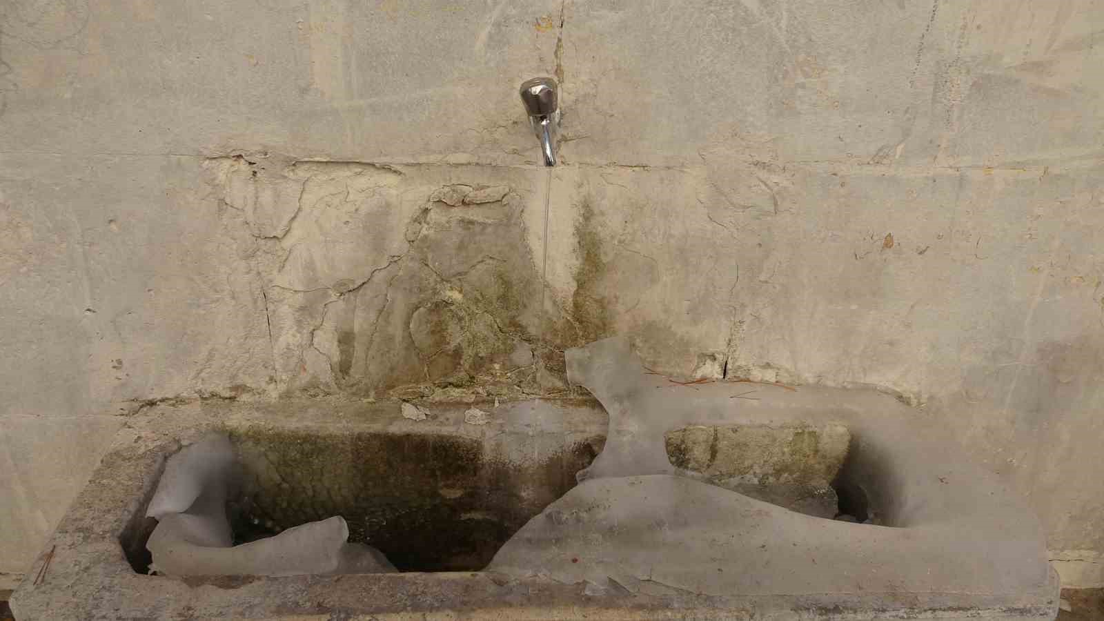 Bayburt kuru soğuk ve ayaza teslim oldu kent buz tuttu