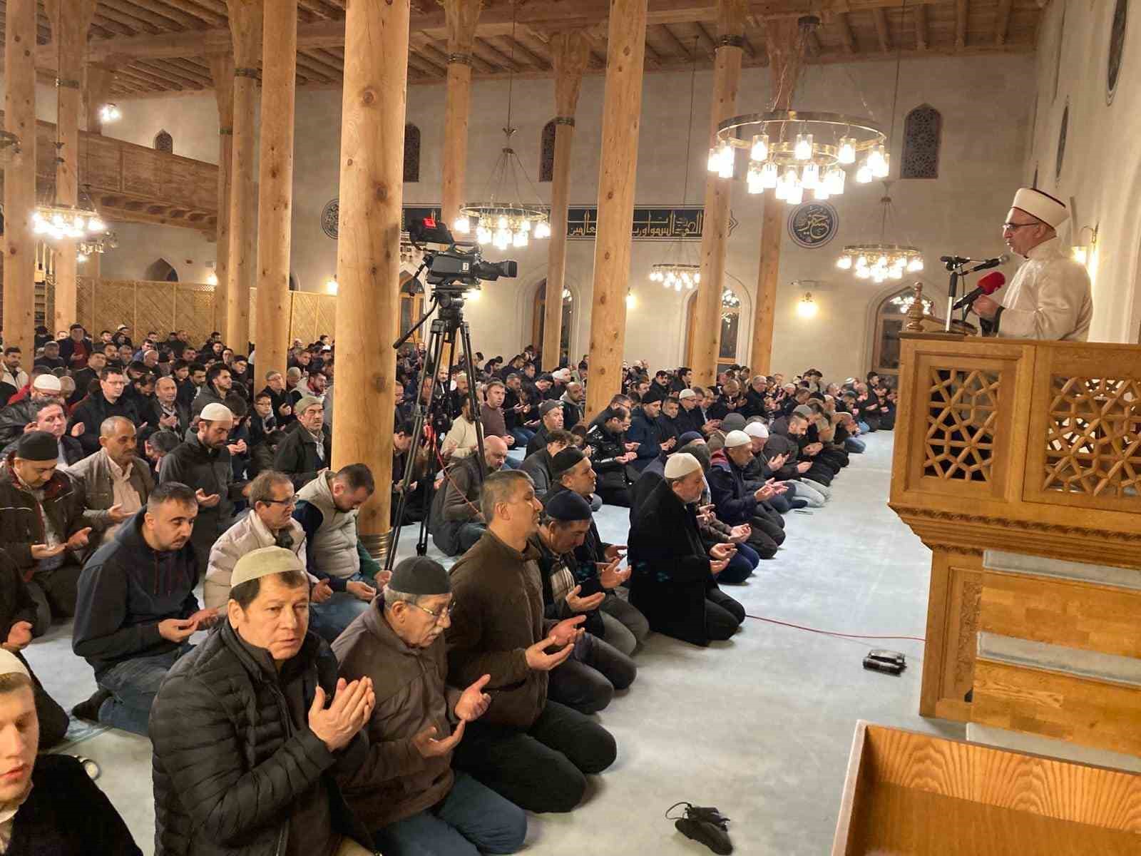 Afyonkarahisar&rsquo;da Mira&ccedil; Kandili dualarla ge&ccedil;irildi
