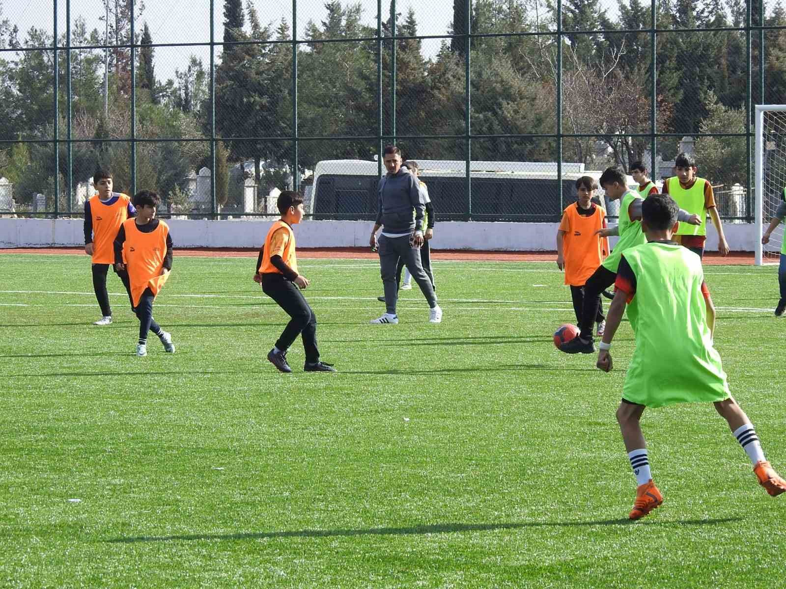 Gaziantep&rsquo;te &rsquo;Haydi sokaktan sahaya&rsquo; projesi ile geleceğin futbolcuları yetiştirilecek
