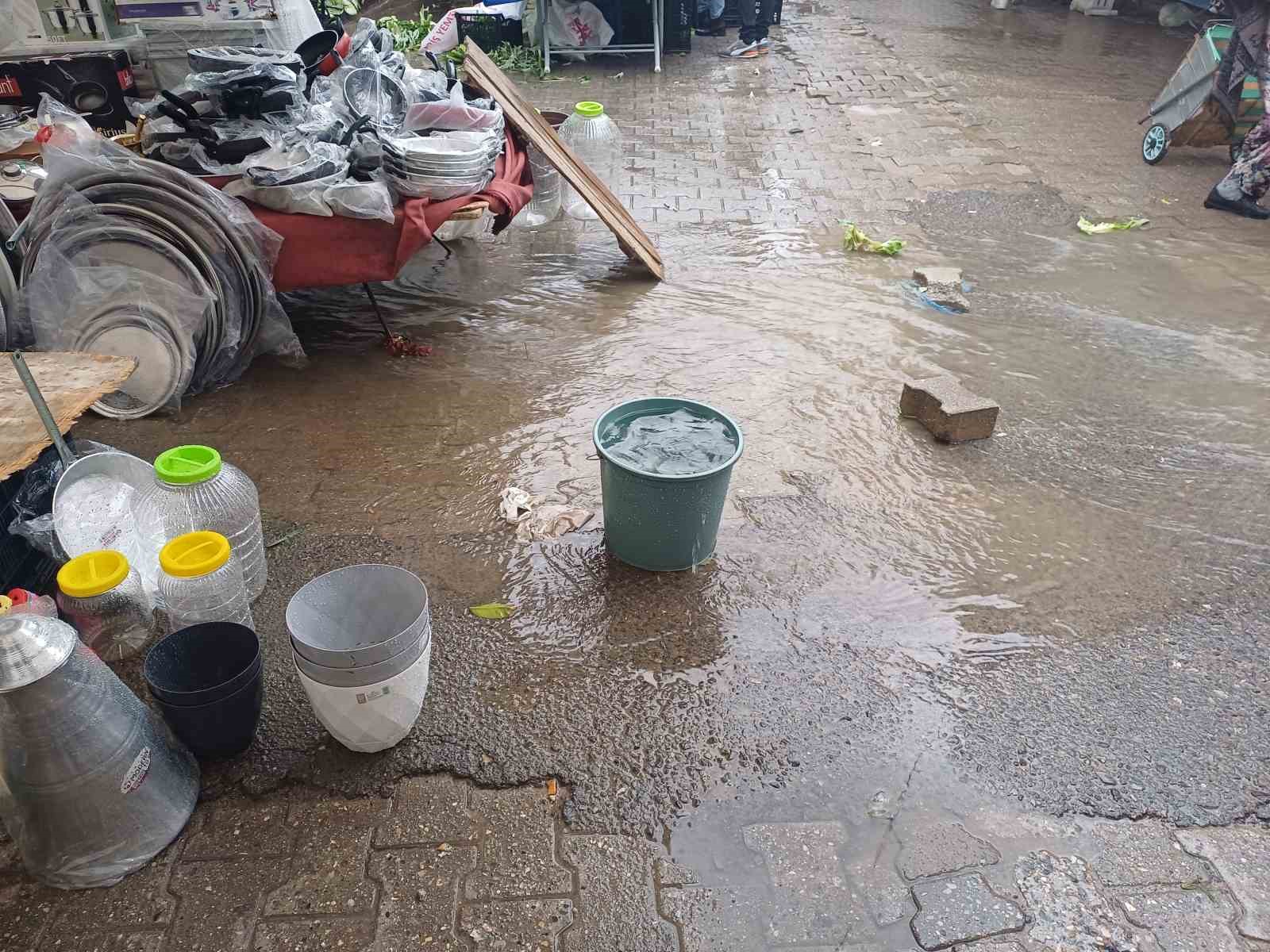K&ouml;şk halkı &ccedil;amur i&ccedil;inde alışverişten kurtulmak i&ccedil;in Belediye Başkanı G&uuml;ler&rsquo;e seslendi
