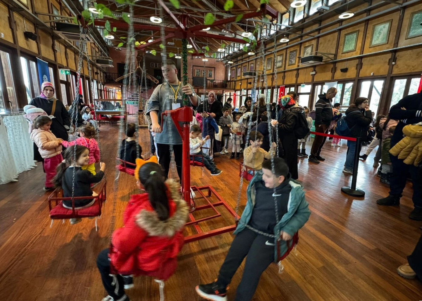 Gölcüklü çocuklar ara tatil şenliğinde doyasıya eğlendiler