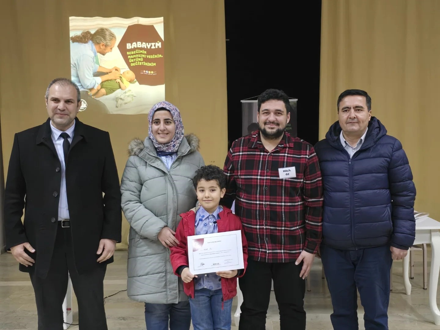 Sertifikalarını çocuklarının ellerinden aldılar