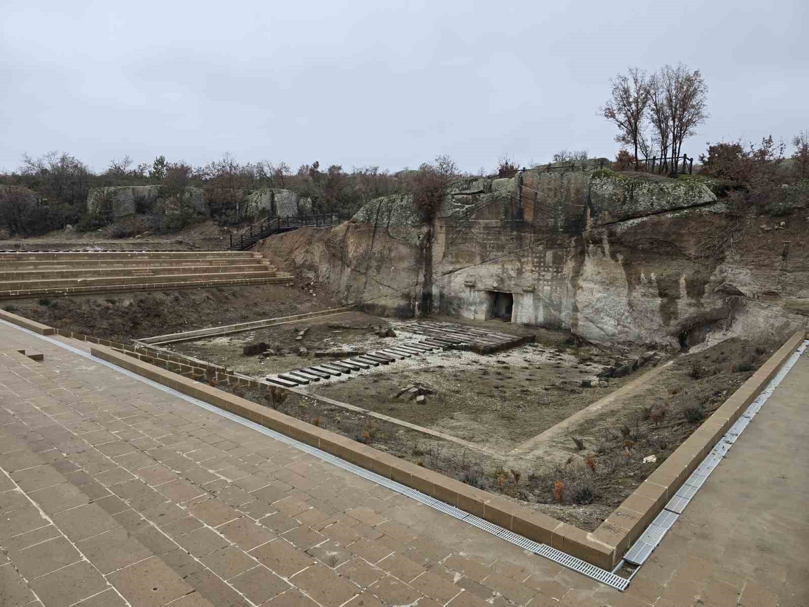 Eskişehir&rsquo;de doğa tutkunları Frig Vadisi&rsquo;nde buluştu
