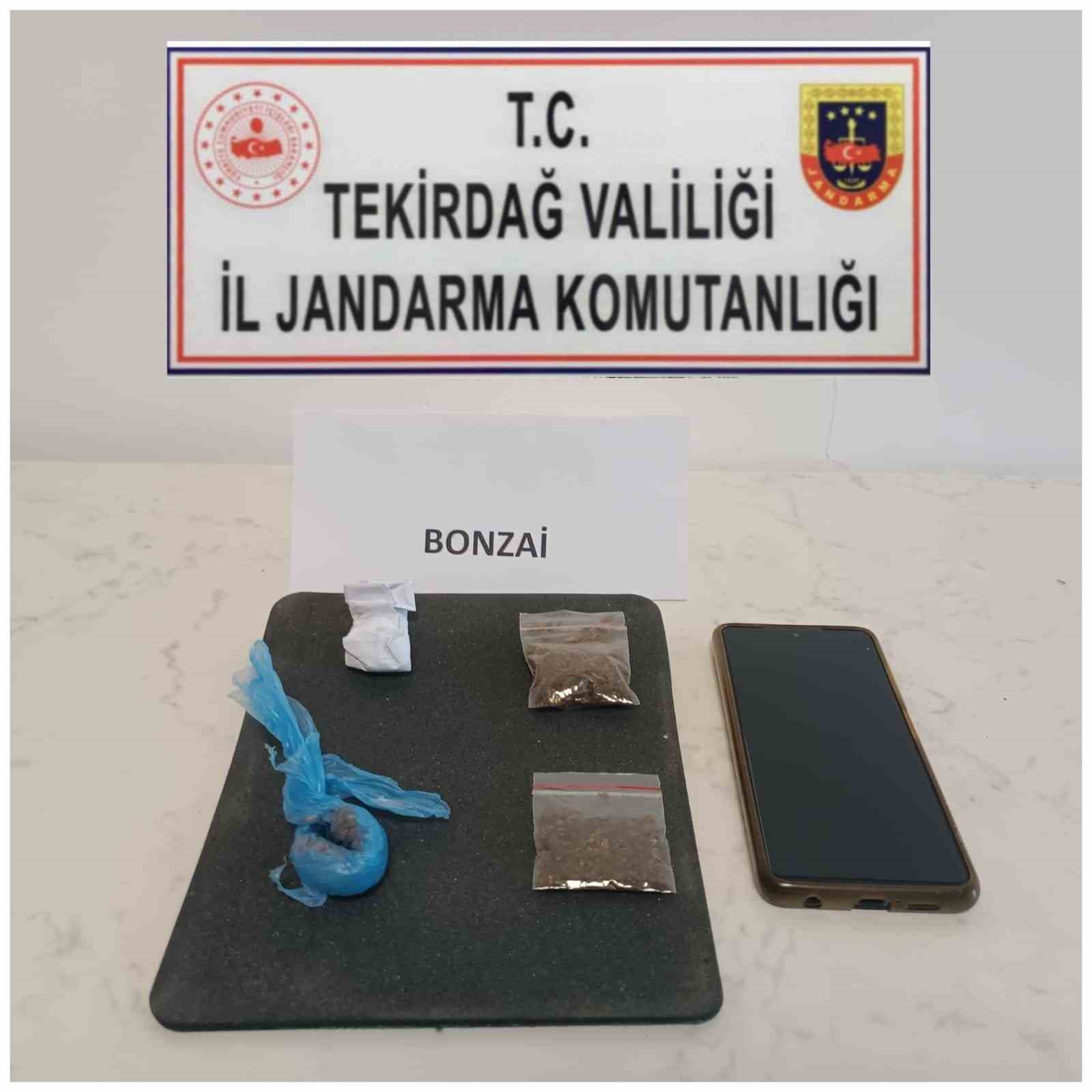Tekirdağ&rsquo;da uyuşturucu ve silah operasyonları
