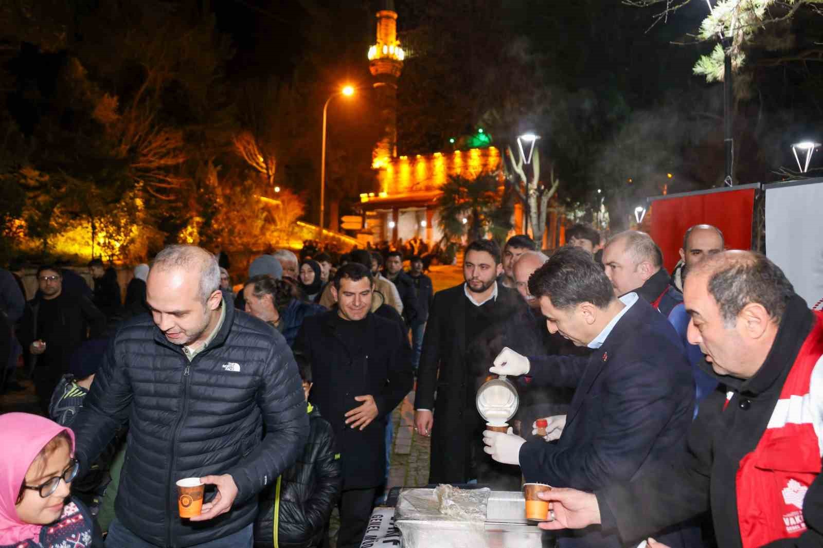 Şeyh Edebali Türbesi’nde vatandaşlara salep ikramı