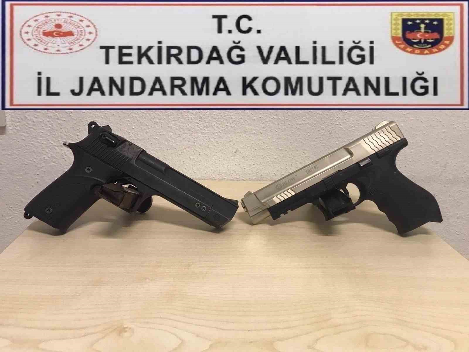 Tekirdağ&rsquo;da silah ve uyuşturucu madde ele ge&ccedil;irildi
