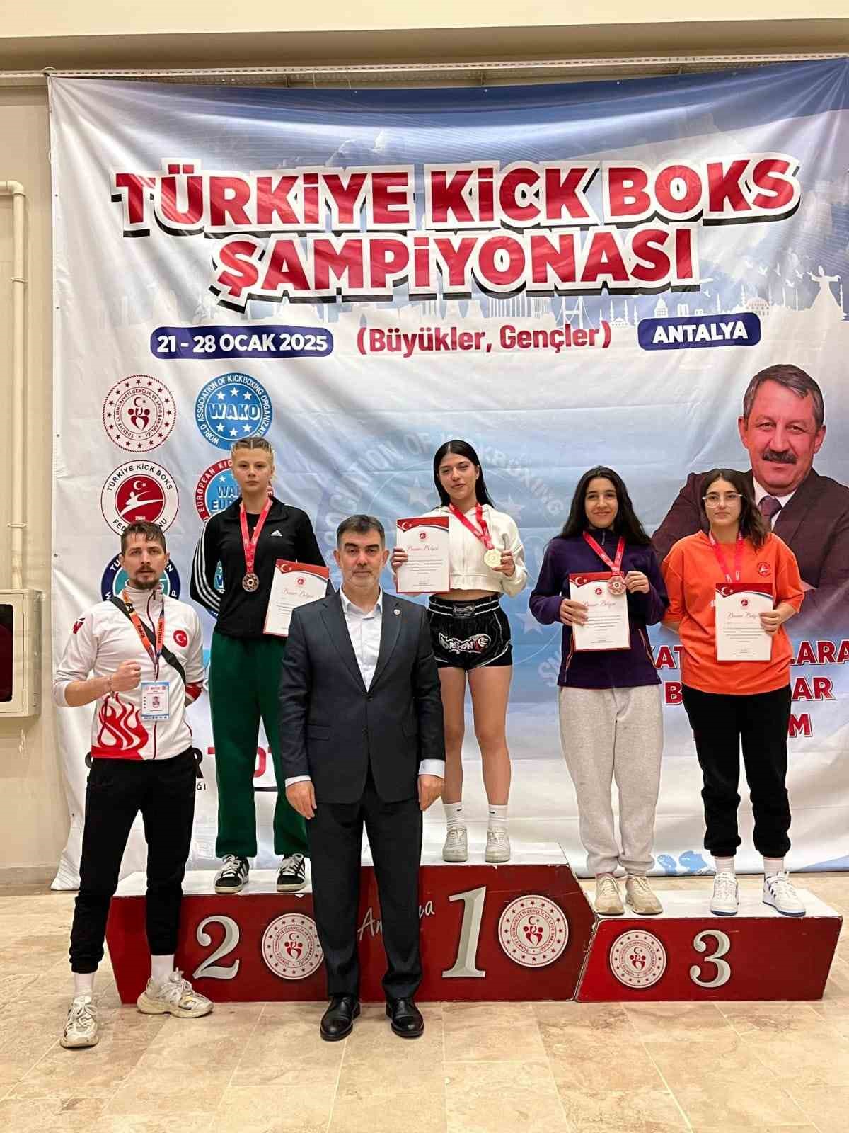 Kütahyalı Asya Türkel Türkiye Kick Boks Şampiyonası’nda ikincilik elde etti