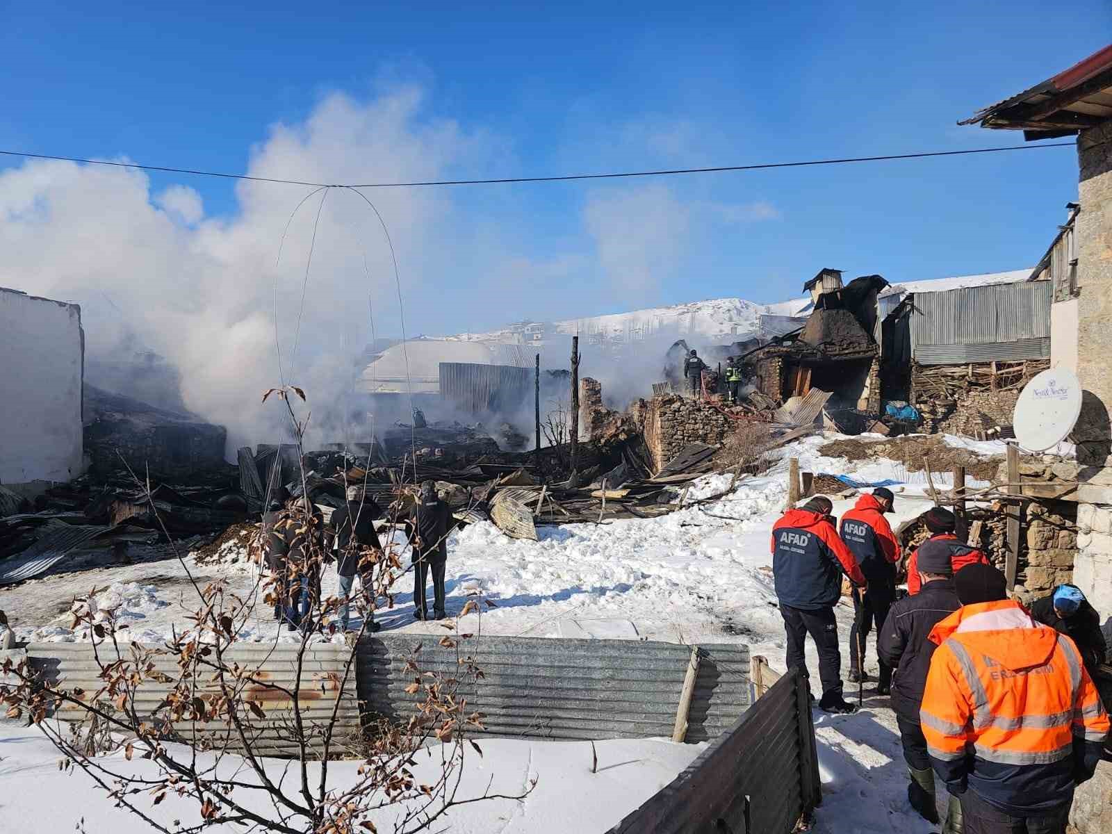 İspir&rsquo;de korkutan yangın
