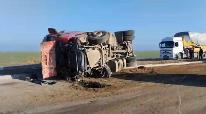 Aksaray&rsquo;da tır devrildi: 1 yaralı
