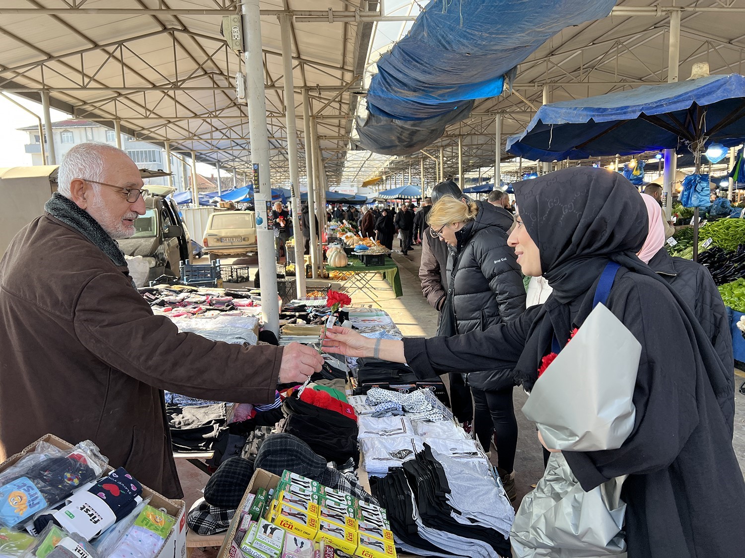 Sakarya Büyükşehir vatandaşların kandil sevincini paylaştı