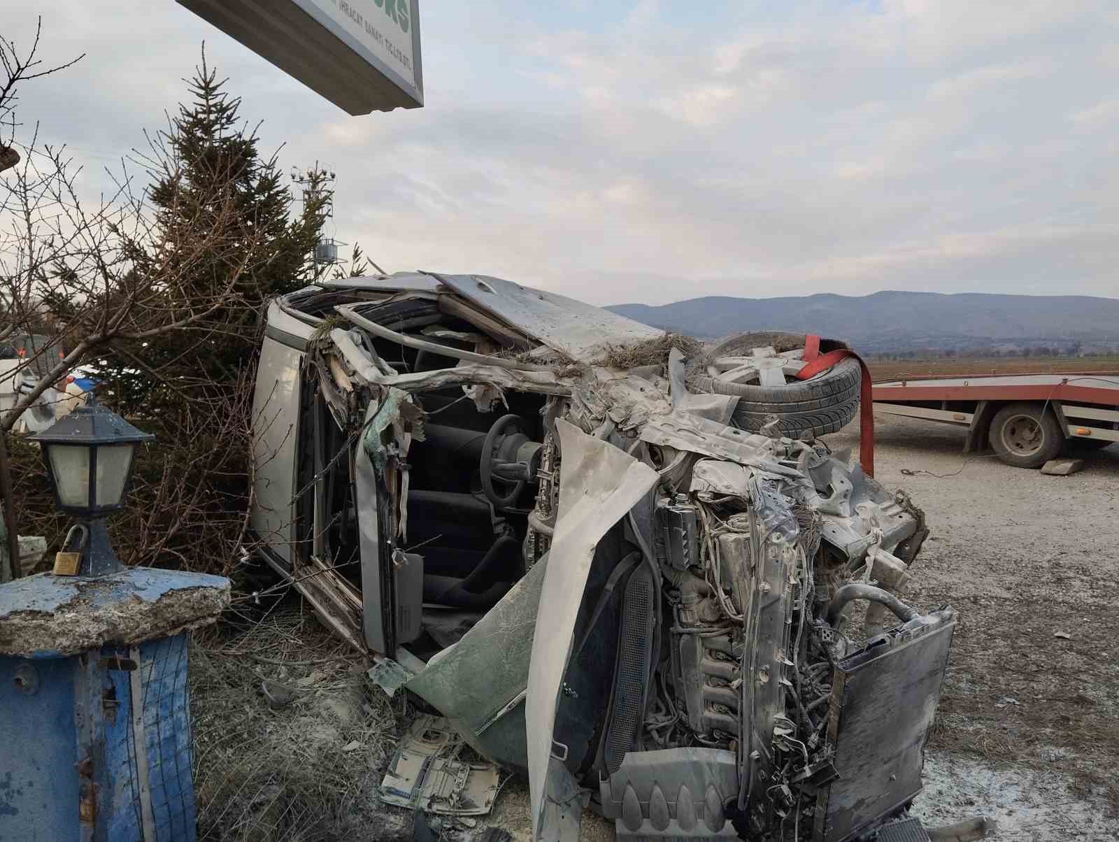 Direksiyon hakimiyetini kaybeden sürücü 3 saniyede ölüme gitti
