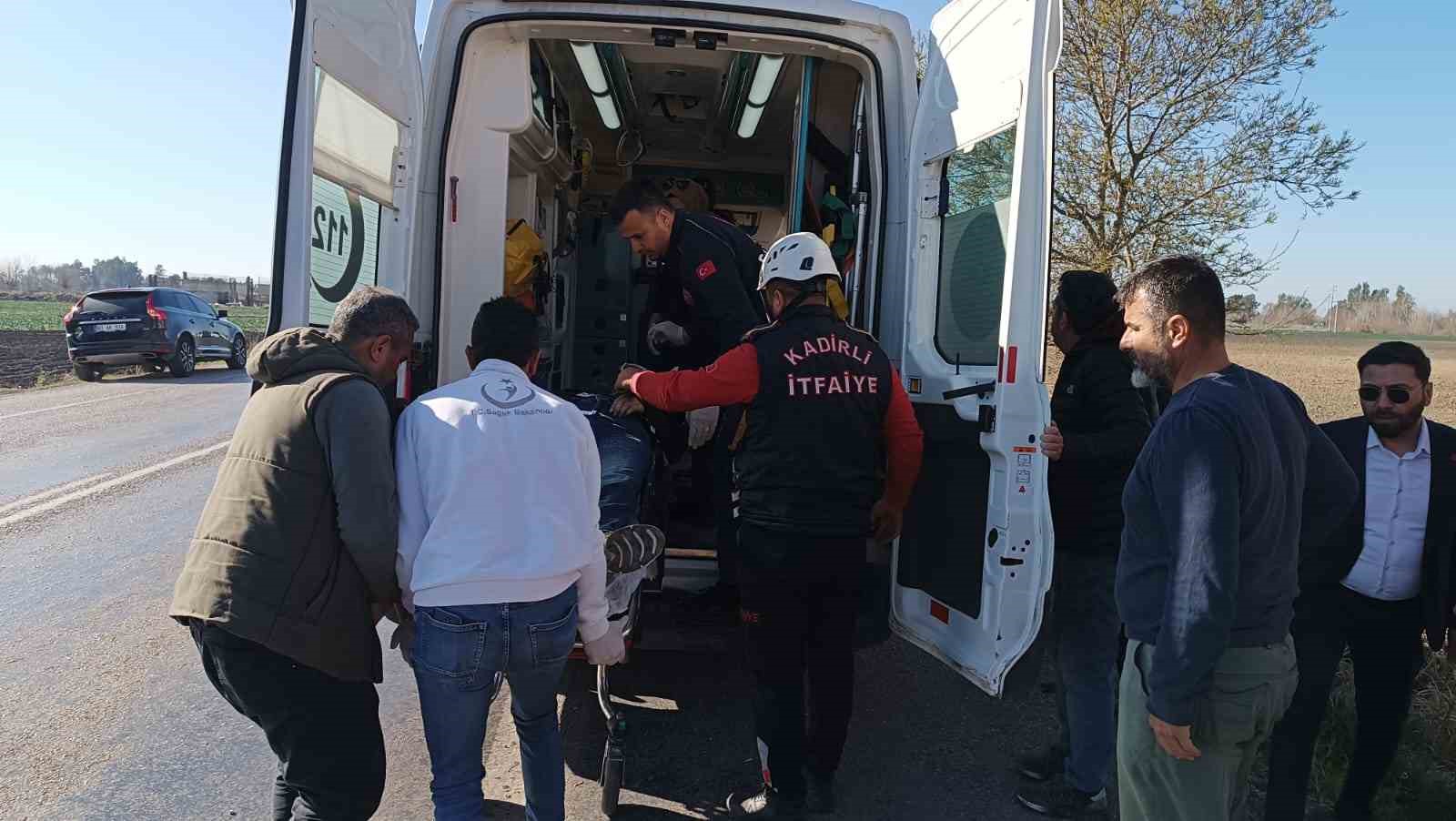 Osmaniye&rsquo;de otomobil şarampole devrildi: 2 yaralı
