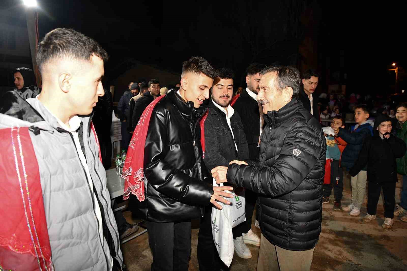 Başkan Ata&ccedil; 6 genci askere uğurladı
