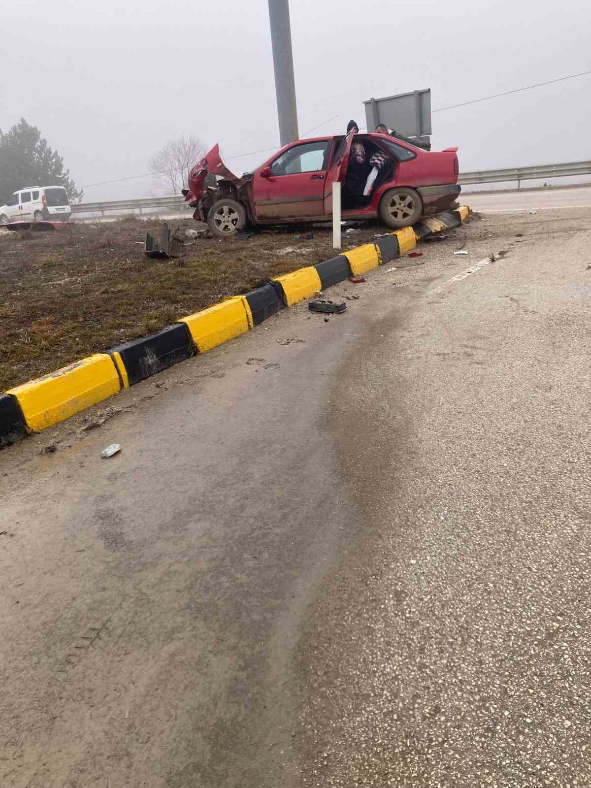 Kastamonu’da otomobil çekiciyle çarpıştı: 4 yaralı