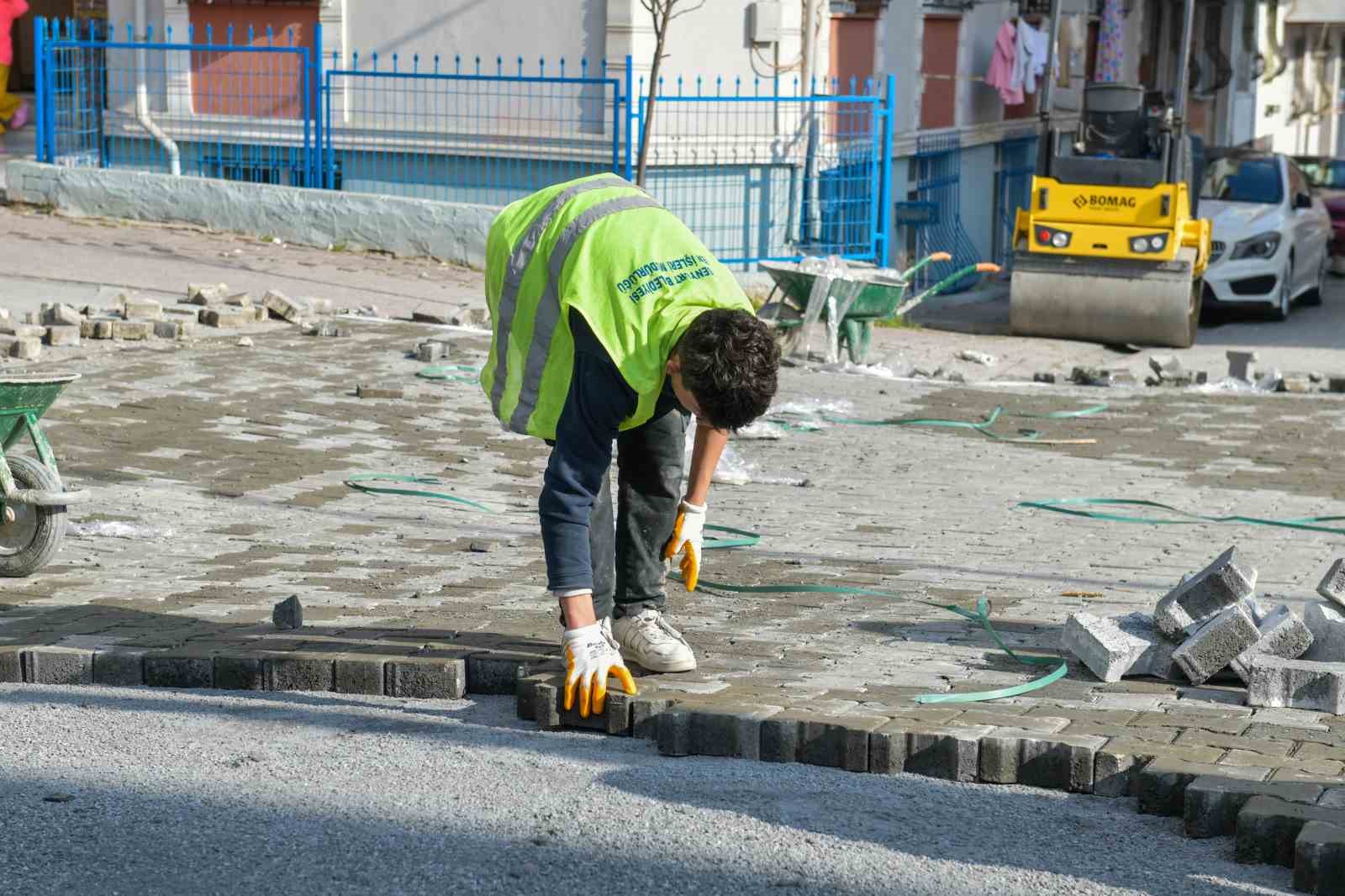 Esenyurt’ta tahrip olan yollar yenileniyor
