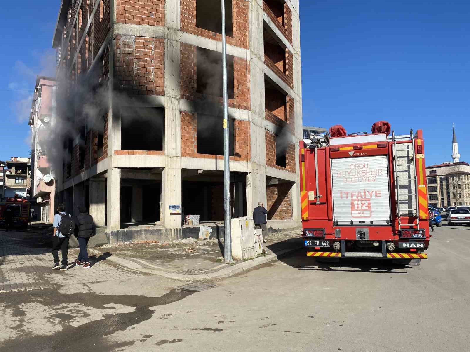 Ordu&rsquo;da 6 katlı inşaatta yangın
