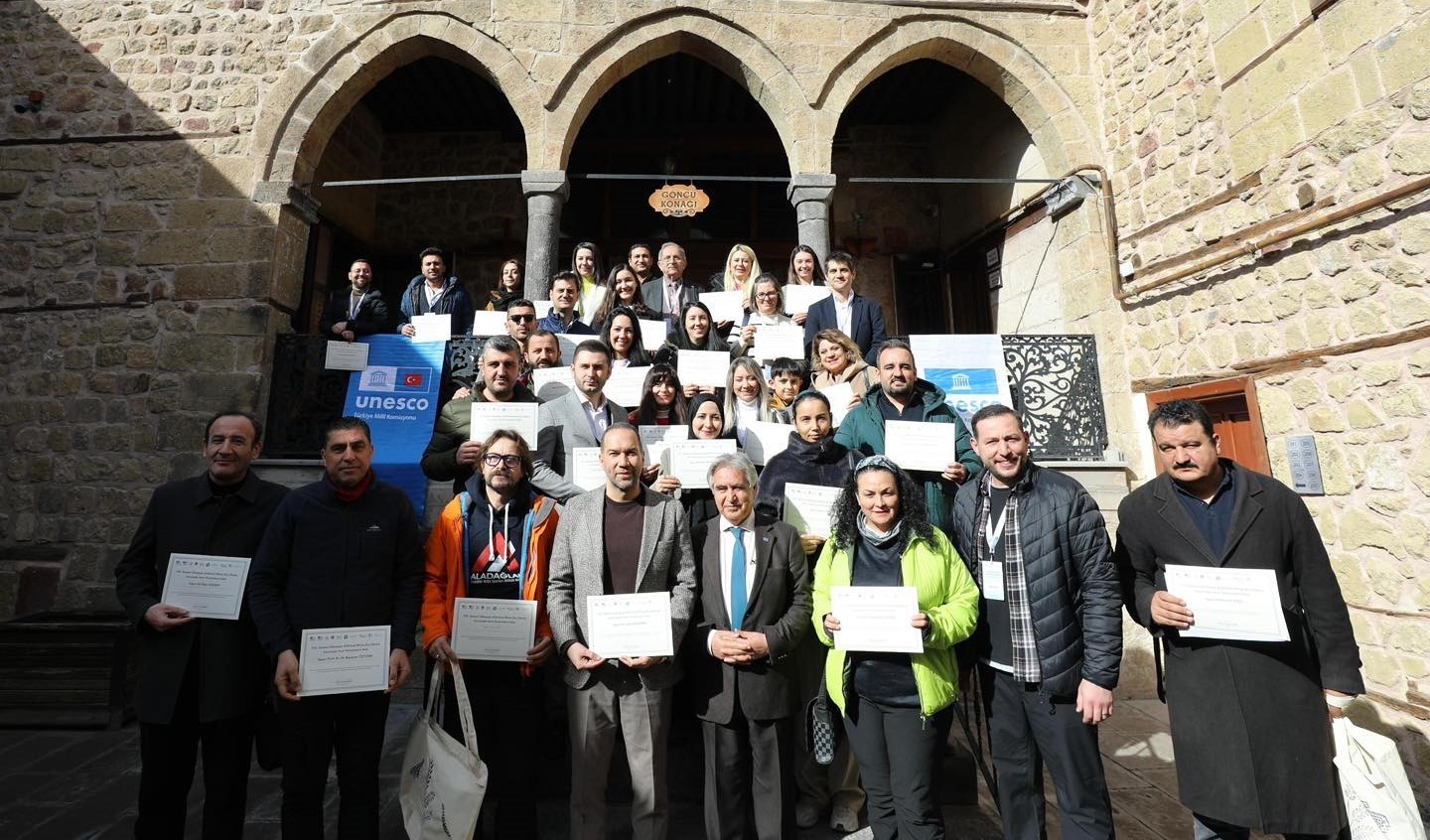 Niğde&rsquo;de 8. Somut Olmayan K&uuml;lt&uuml;rel Miras Kış Okulu tamamlandı
