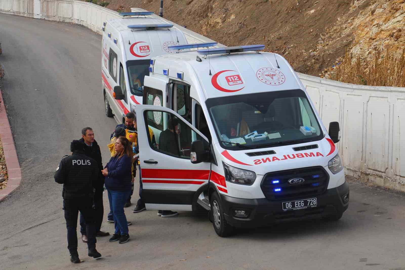 Ankara’da evde çıkan yangında 8 kişi dumandan etkilendi