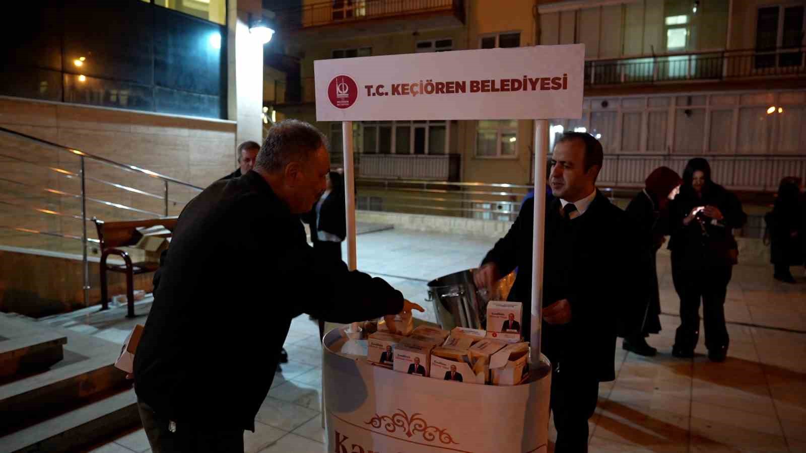 Keçiören Belediyesinden kandil simidi ikramı