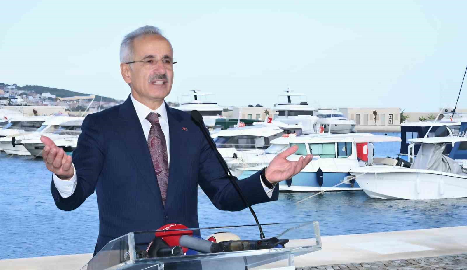 Bakan Uraloğlu: &quot;Van Gölü’nde toplam 417 bin 146 vagon ve 6 milyon 582 bin 540 ton yük taşındı&quot;