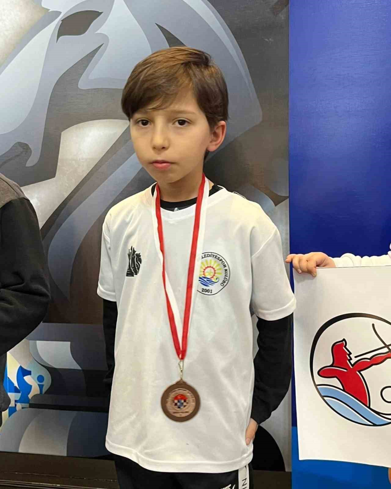 9 yaşındaki Ali Mete satran&ccedil; milli takımına se&ccedil;ildi
