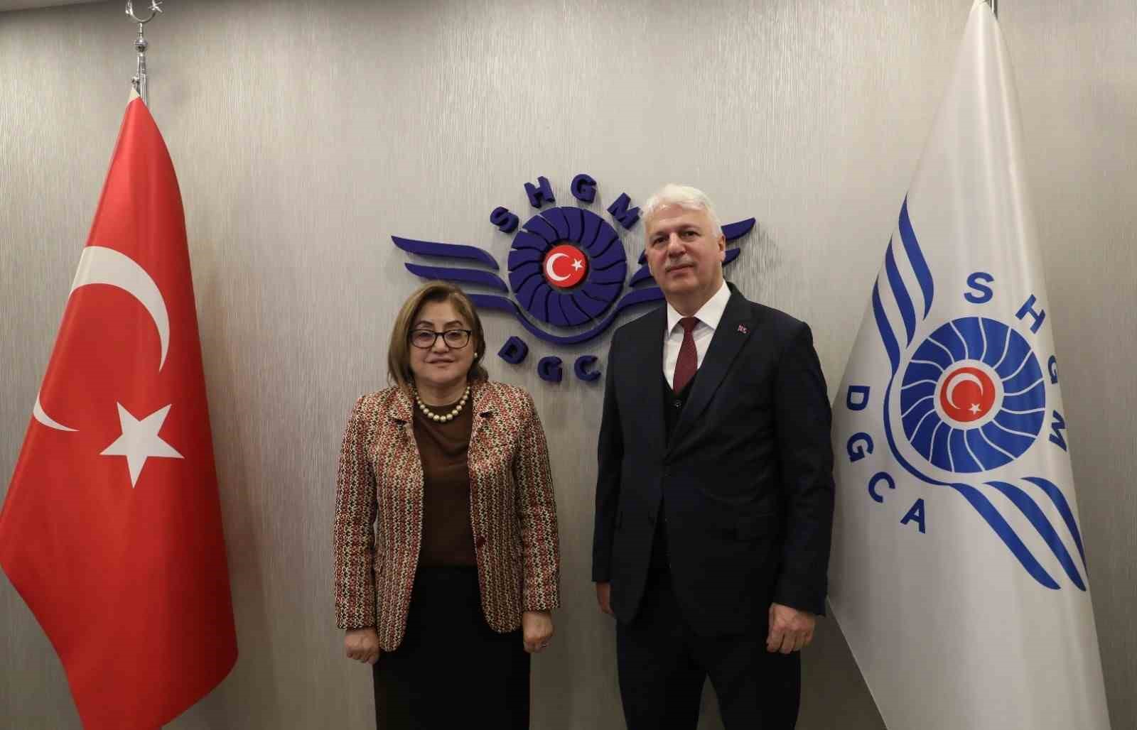 Şahin, Gazi kentin yeni projeleri i&ccedil;in g&ouml;r&uuml;şmeler yaptı
