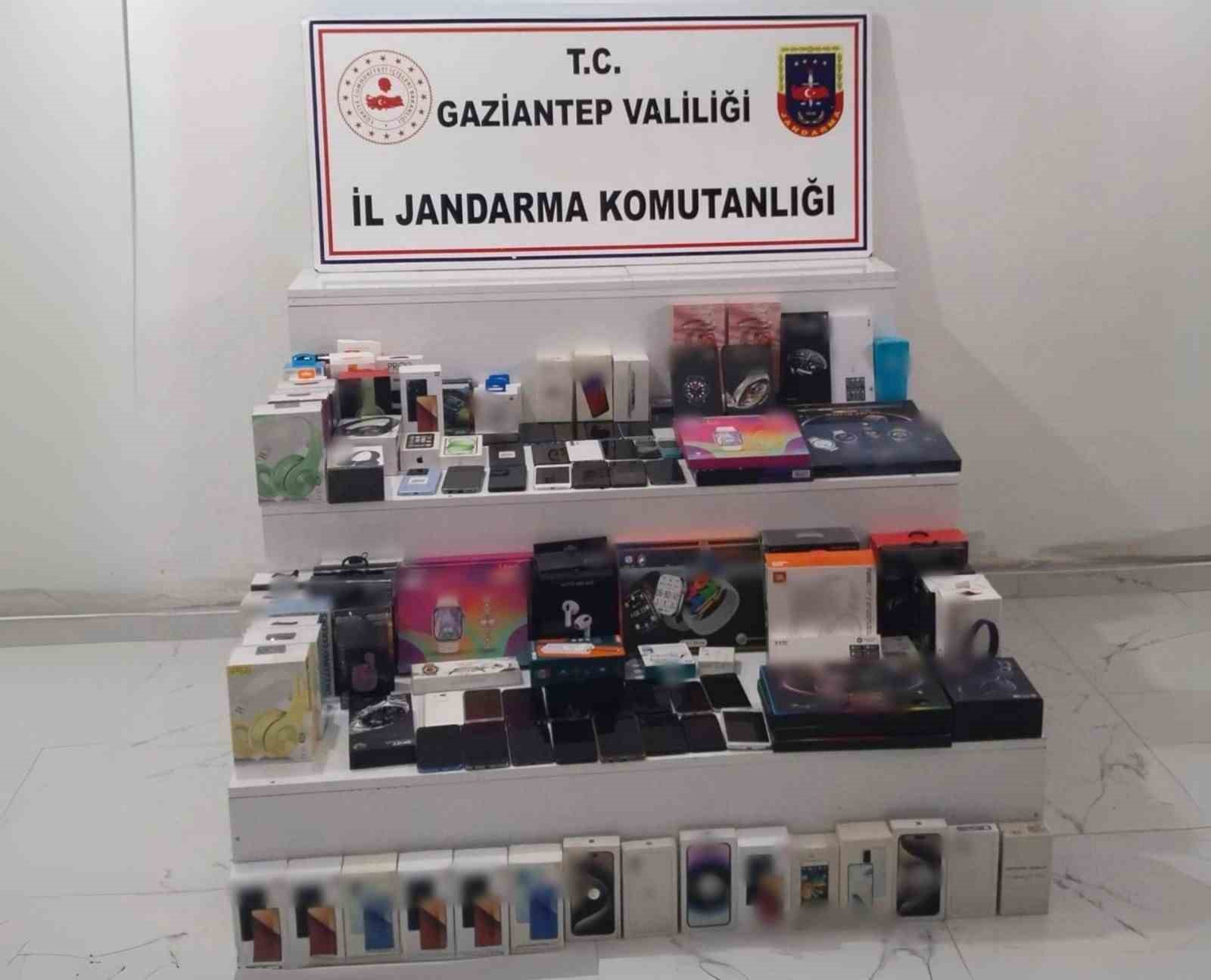 Gaziantep’te 1 milyon TL değerinde kaçak elektronik eşya ele geçirildi