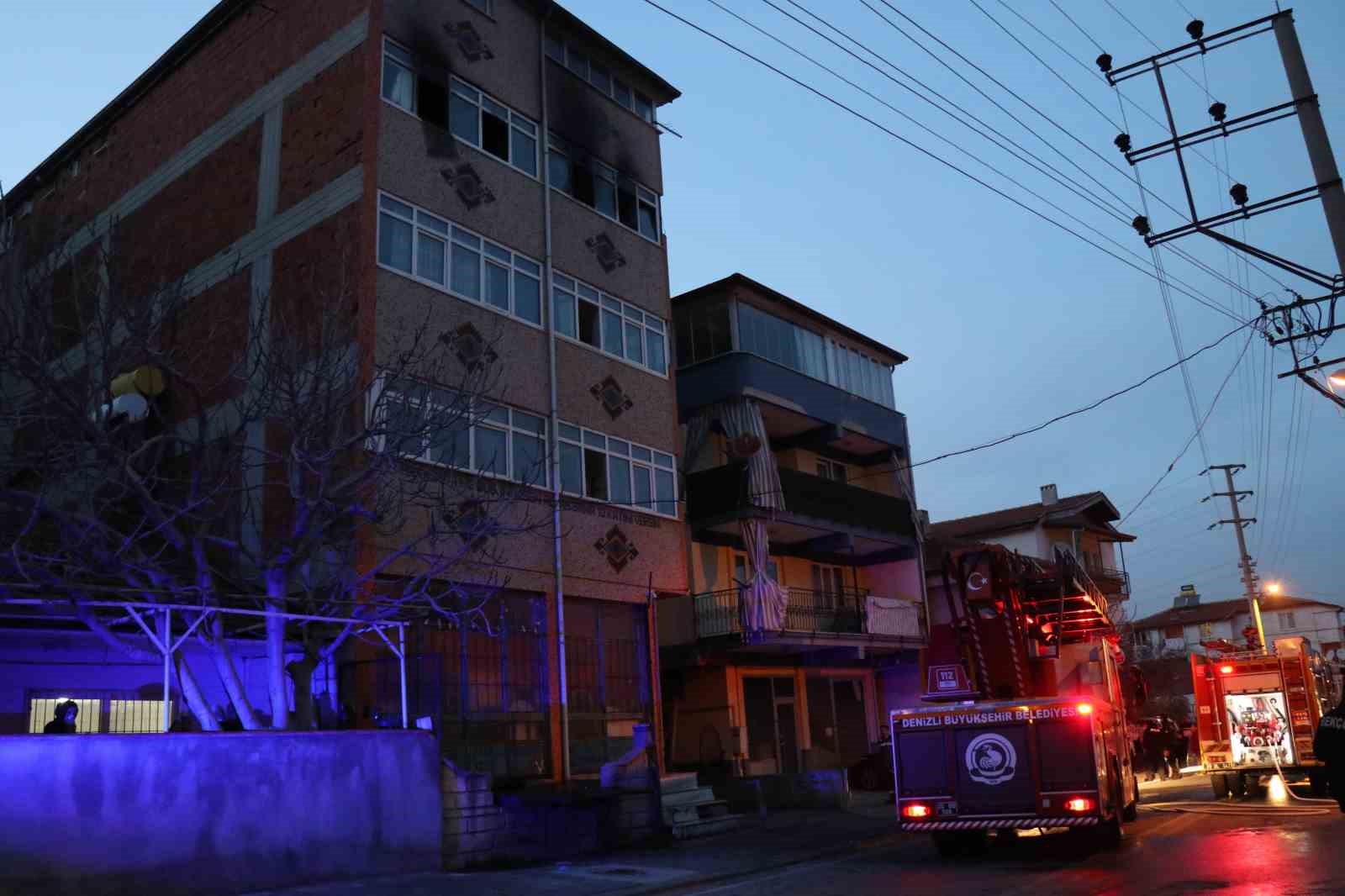 Denizli’de evde çıkan yangında çocuklarını kurtaran anne hayatını kaybetti