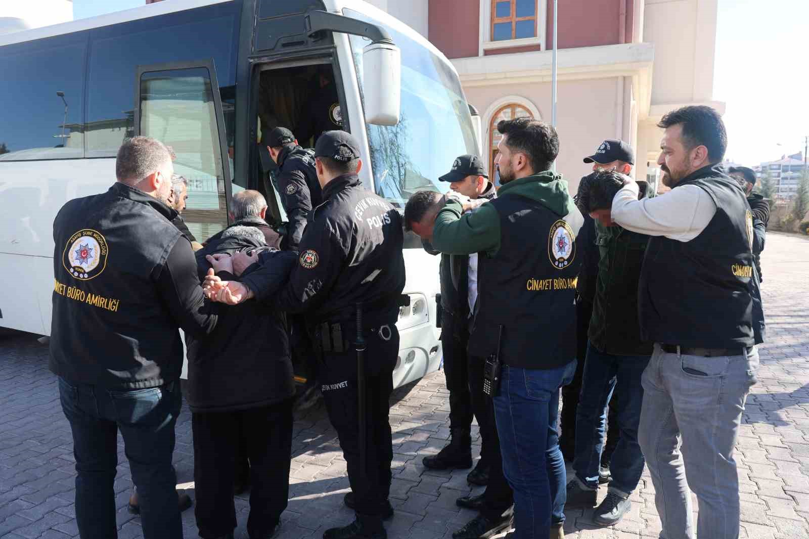 Konya’da çöken binaya ilişkin soruşturmada 6 kişi tutuklandı