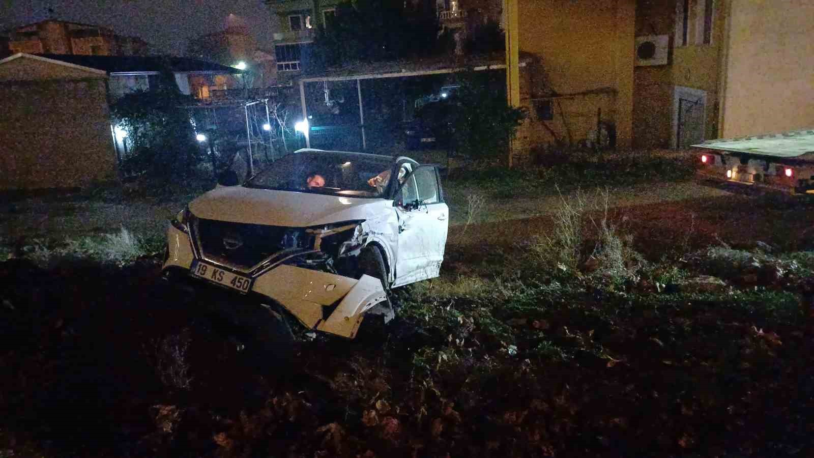 İki araca çarptı, kazadan yara almadan kurtuldu: O anlar kamerada