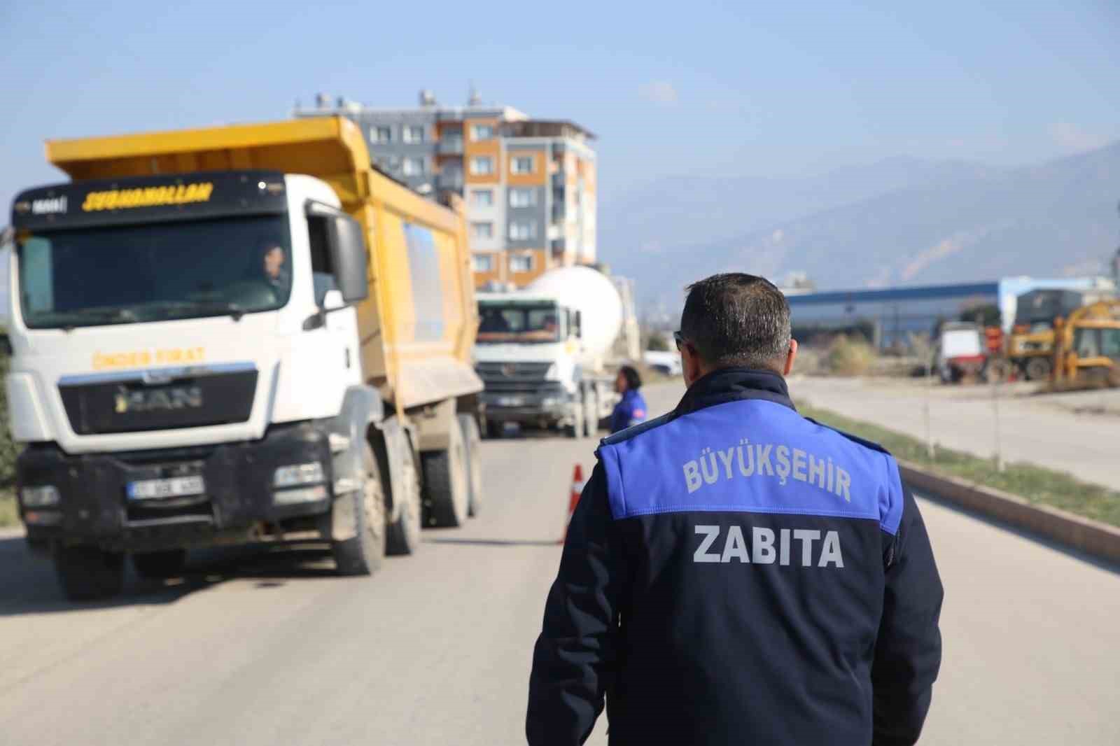 Zabıta ekipleri iş makinelerine ve ulaşım ara&ccedil;larına y&ouml;nelik denetimlerini s&uuml;rd&uuml;r&uuml;yor
