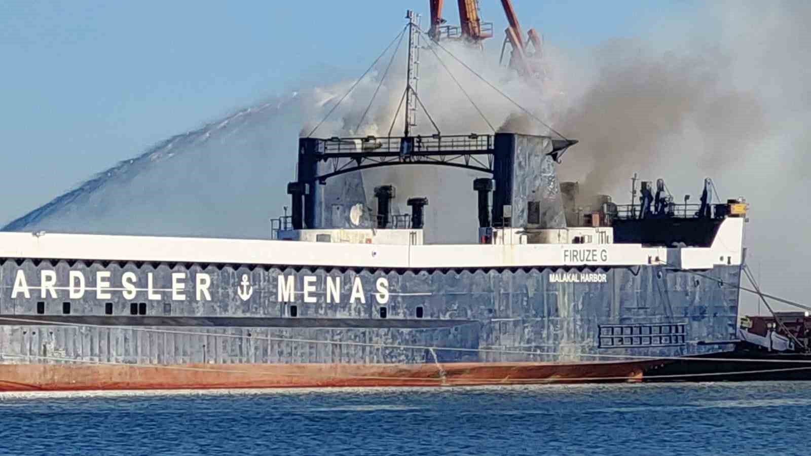 Samsun Limanı&rsquo;ndaki gemi yangını kontrol altına alındı
