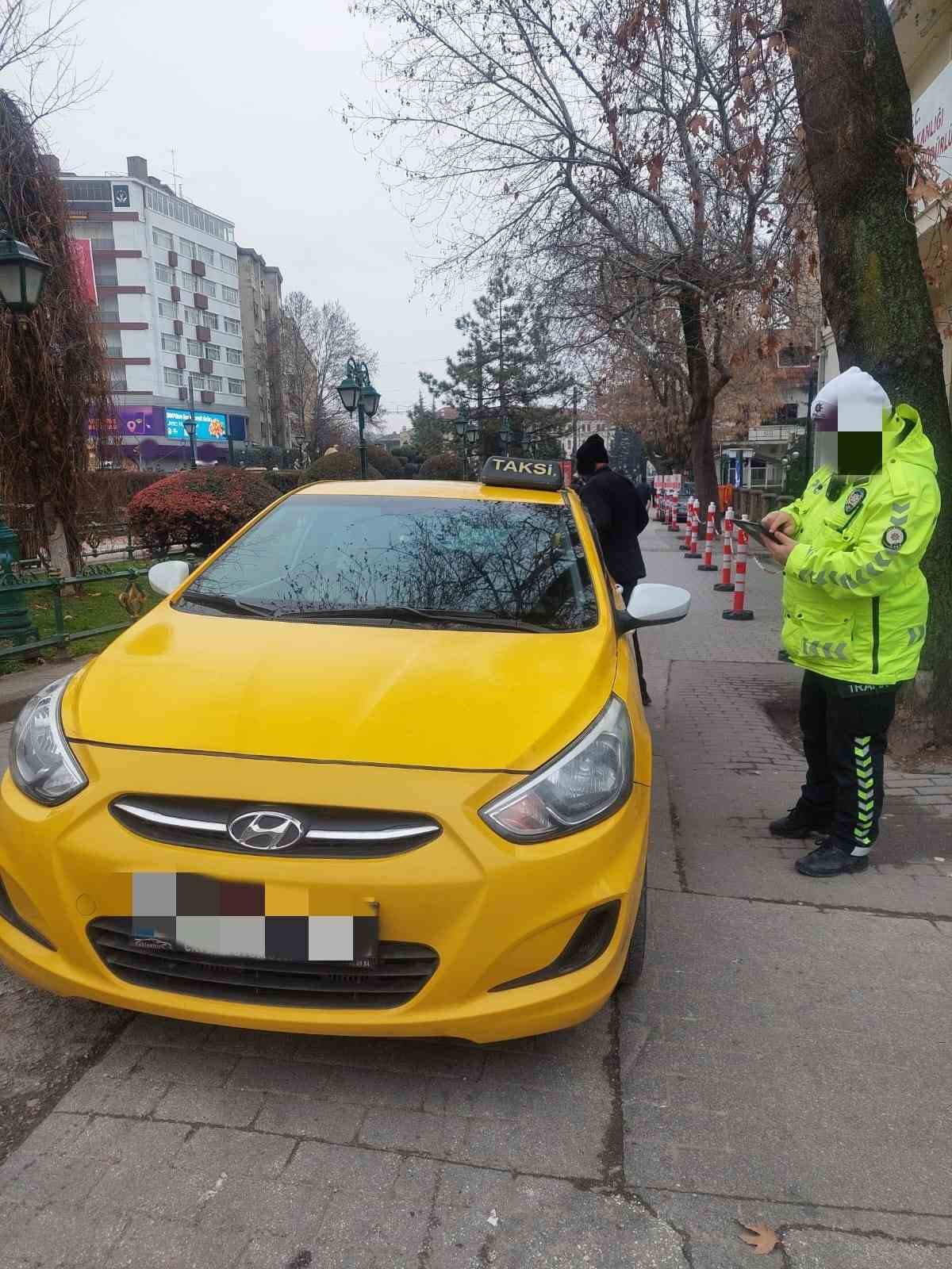 Polis ekipleri trafik denetimi ger&ccedil;ekleştirdi

