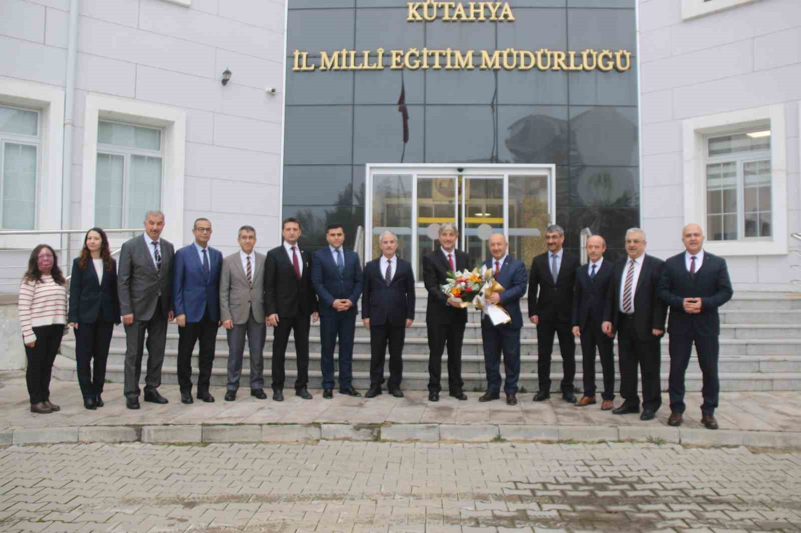 K&uuml;tahya İl Mill&icirc; Eğitim M&uuml;d&uuml;rl&uuml;ğ&uuml;&rsquo;nde devir teslim t&ouml;reni ger&ccedil;ekleştirildi
