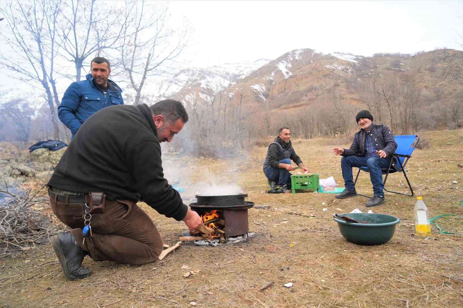 Kalehan Barajı’nda balık ekmek keyfi