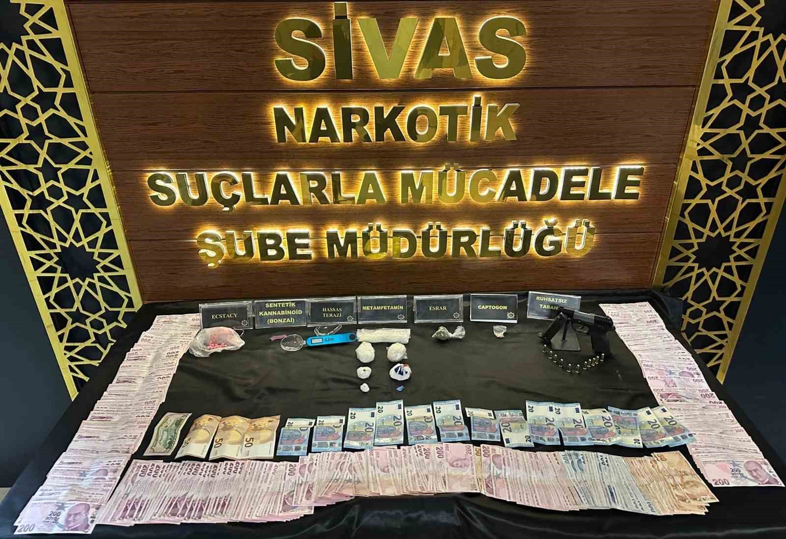 Sivas’ta uyuşturucu operasyonuna 3 tutuklama