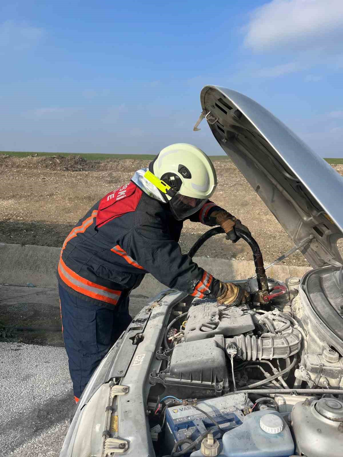 Babaeski’de otomobil yangını