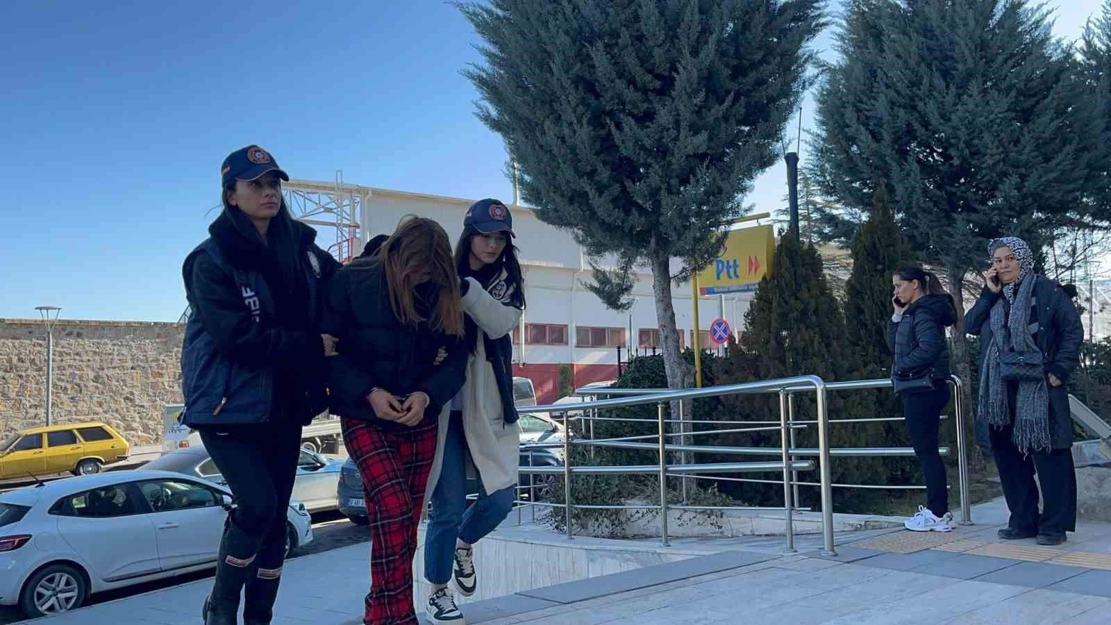 Faciada &ouml;lenlerin yakınlarına saygısızlık eden şahıs hakim karşısında
