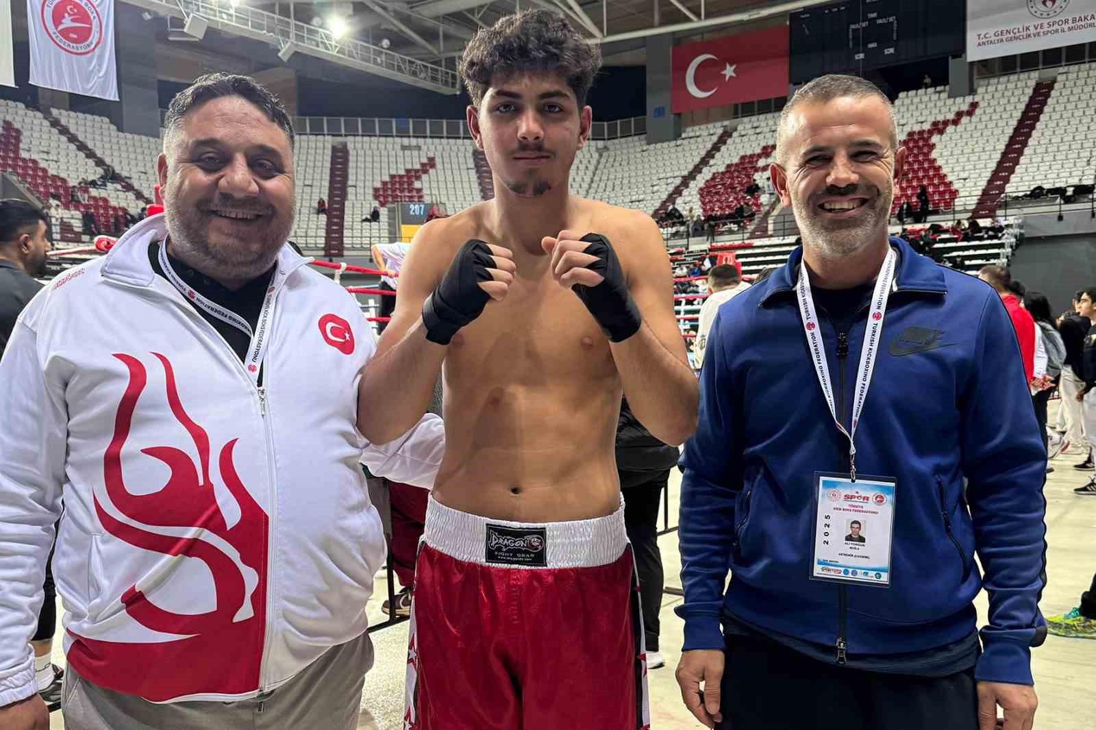 Fethiyeli sporcu Kick Boks’ta Türkiye üçüncüsü oldu